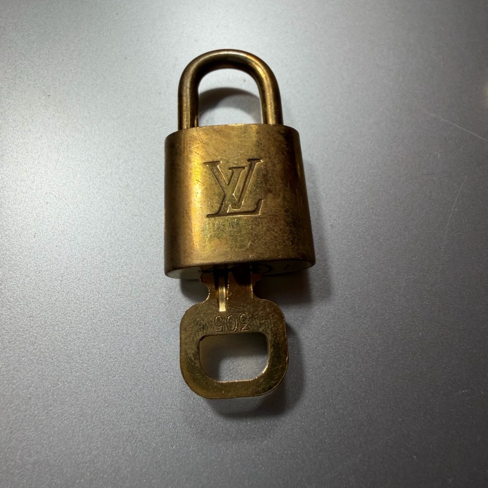 Louis Vuitton Brass Padlock and Key - Gold Tone. #305 - Picture 2 of 5